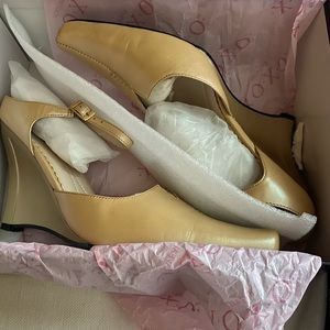 XOXO “Hot Love Wedge”